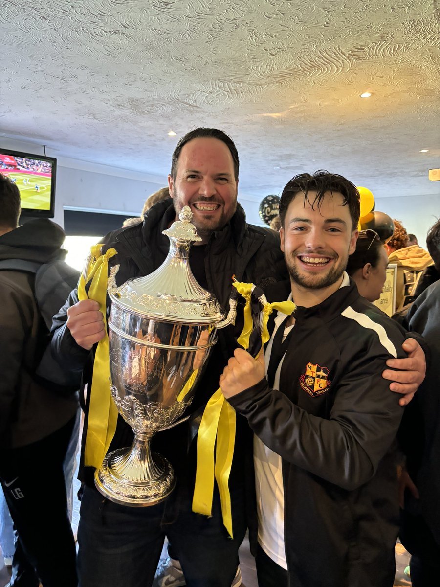 ChrisMul84's tweet photo. What a day 🏆 what a privilege being part of this club ⚽️ &amp; what a top lad @TannerCall 

#upthehall #champions https://t.co/Ob3nR8PSHt