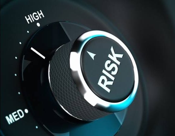 AtaPaykoc's tweet image. Farklı zaman dilimlerine göre risk yönetimi nasıl özelleştirilir ?

Traderlar arasında yaygın olarak kullanılan R sistemi olarak bilinen prensibin literatürdeki adı “Fixed Fractional” olarak geçer.
Temelde; her işlemde bakiyenin belirli bir yüzdesini riske atmaya ve pozisyon…