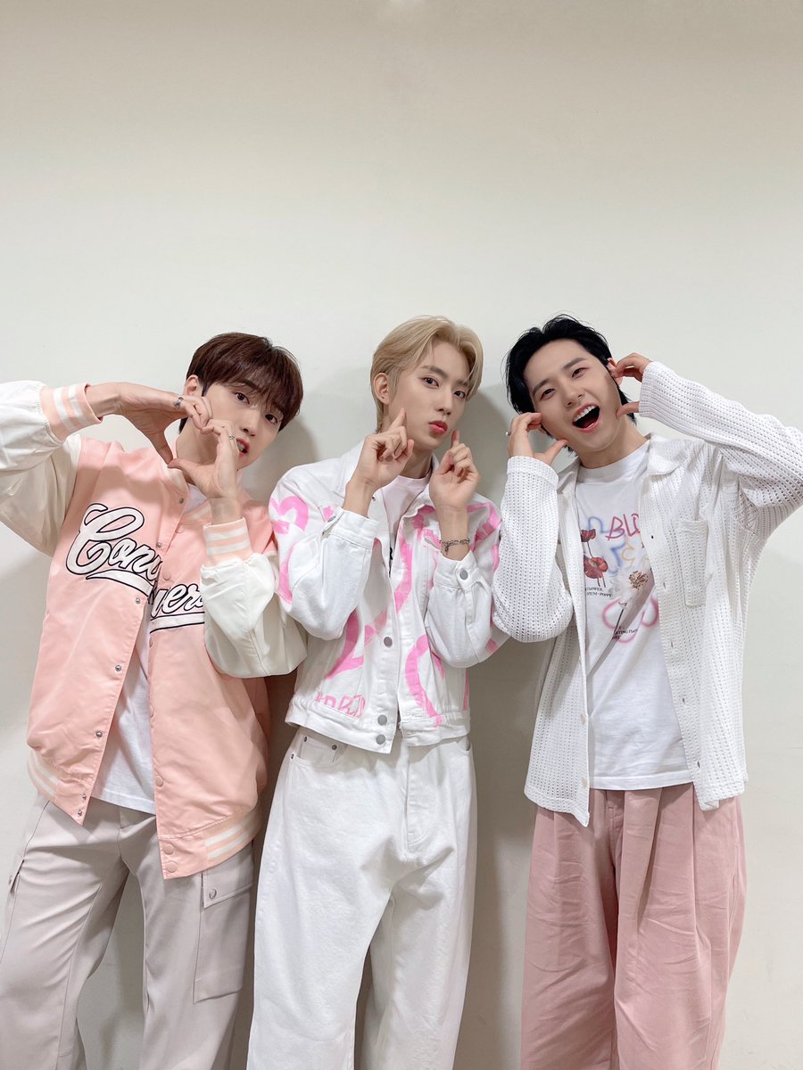 _B1A4OFFICIAL's tweet image. [#B1A4Story] B1A4 13th Anniversary Fan Concert ＜13ANA=DAY＞📸

뵤네뽀도 바나도 오랫동안 기다려온 13ANA=DAY 💖 
바나들의 단단한 나무가 될 수 있어 행복했어요🌱

#B1A4
#13ANA_DAY #반하는_날