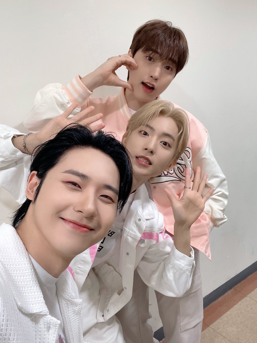 _B1A4OFFICIAL's tweet image. [#B1A4Story] B1A4 13th Anniversary Fan Concert ＜13ANA=DAY＞📸

뵤네뽀도 바나도 오랫동안 기다려온 13ANA=DAY 💖 
바나들의 단단한 나무가 될 수 있어 행복했어요🌱

#B1A4
#13ANA_DAY #반하는_날