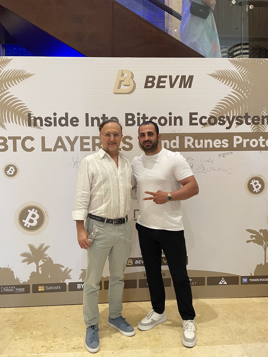 Dubai’de @RockTreeCapital’den @OmerOzden0x ile tanışmak. Crypto OG’s :) Meeting in person with @OmerOzden0x from @RockTreeCapital was a pleasure.