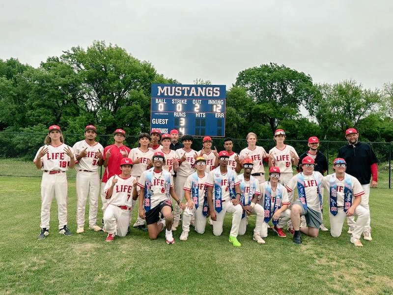 *DISTRICT CHAMPS* It took 12 innings, but our seniors came through for us on the bump & our defense was insane! #LIFEHIGHSCHOOL @chaseshipman33 @JeshuahNaut_ @BsbMustangs @ColtonBlakley @isaacmorales3_ @KameronBell17 @JeremyL2026 @jamessgrace @AddyAskew24