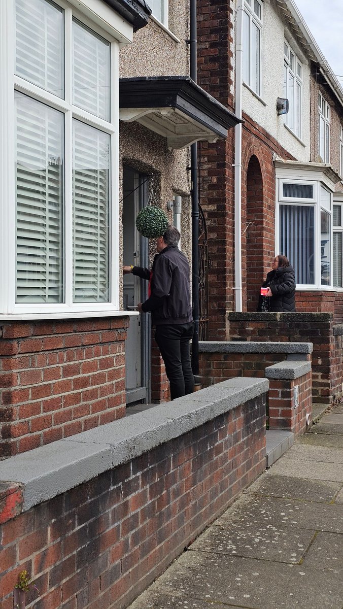 🌹 Great morning on the doors around Allerton Road this morning. 📨 Lots of people have already voted Labour by post! If you're a postal voter, make sure you get yours sent in!!