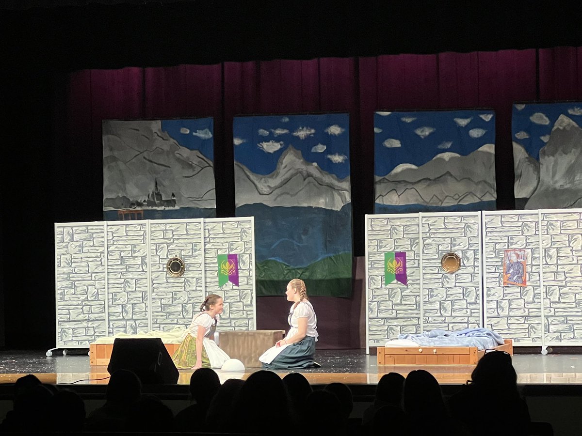 Clarkeedu1's tweet photo. What an amazing Musical put on by our Twisters, they transformed our stage into Arendelle and really brought Frozen Jr to life….shoutout to all the cast, crew, and faculty that worked so hard on the production #twisterpride @This_Is_Mr_K @MrsFerrebee615 https://t.co/yuYhk5W5a9