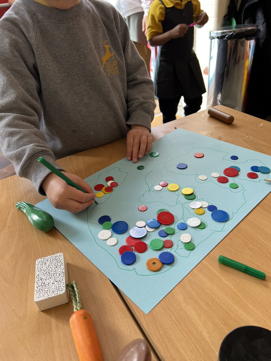 Reception are cartographers today! Making scatter maps with paperclips and counters to create our own aerial view of #HonuIsland for our #mantleoftheexpert @ReayPrimary