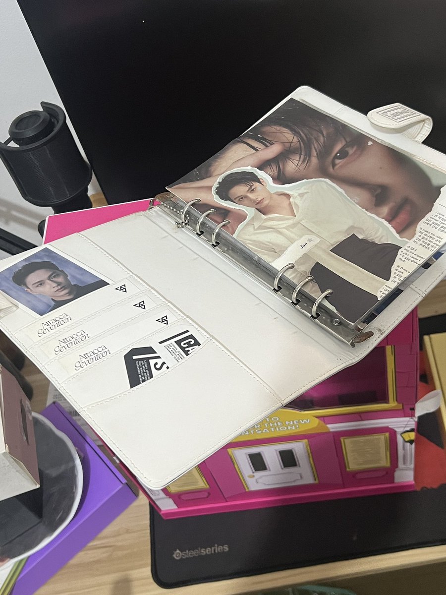 deoJMNZ's tweet photo. My beloved Jun phocard collection. https://t.co/aTFsjbKx1n