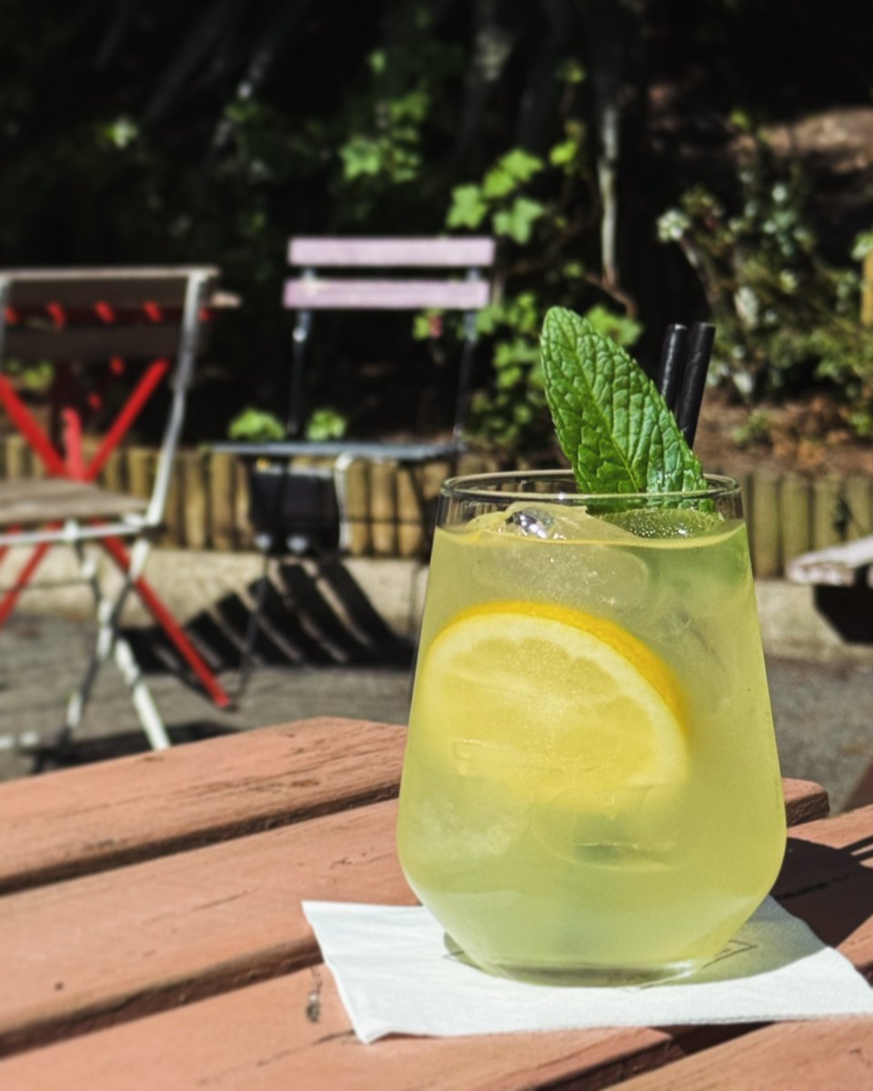 New to our menu: Limoncello Spritz 🍋 Did you know we also have 2 for 1 on Cocktails tonight in our Music Marquee? 💃 We have Spanish Flamenco Music on from 8pm also! It’s a perfect evening for it with this weather 🌞 Call us on 0419819547 to book in 🔥 #LouthChat #No3Collon