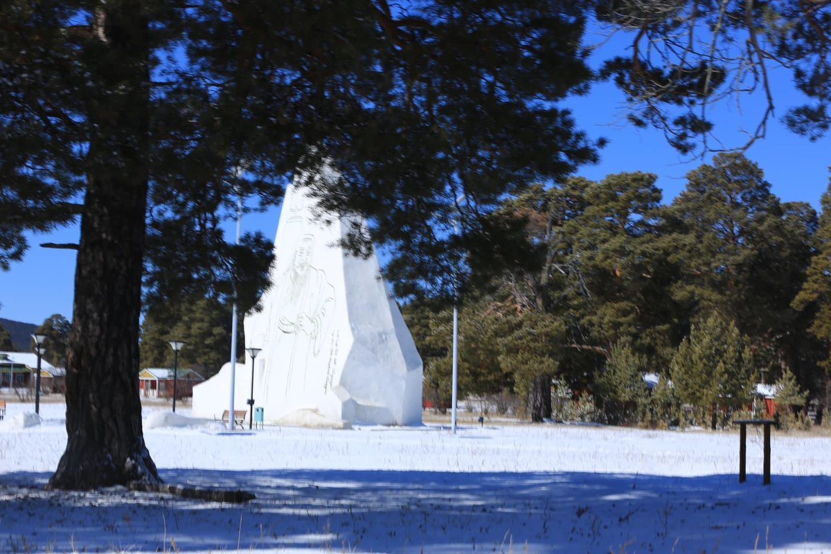 Бие биенээ үзэн ядаж тэр нь улам лавширч сүүлдээ дайсагналцал нь улс орны тусгаар тогтнол ,үндэсний аюулгүй байдалд ч ноцтой нөлөө үзүүлж болдог тул Монголчууд бид хичнээн хэцүү санагдсан ч гал дээр цучил нэмэлгүй харин зөөлөн нь хатуугаа иддэг гэдгээ санаж ЭВ ЭЕ САХИХ ЦАГ ШҮҮ🇲🇳