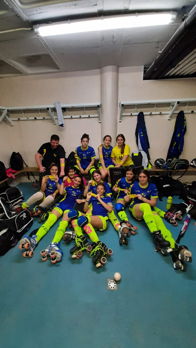 IgualadaFHCP's tweet photo. 🔵🟡 RESULTAT 🔵🟡

#FEM17 2-2 @phcsantcugat

#Igualada #IFHCP #EsportFemení #HoqueiPatins #baseIFHCP https://t.co/PVbDRn4WYG