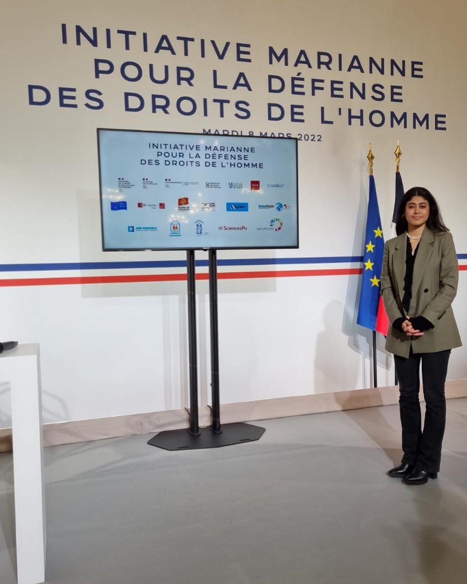 RimaHas's tweet image. L’ironie du sort c’est que j’ai aidé l’Elysée dans la mise en œuvre du projet Marianne premier projet de notre pays visant à protéger les défenseurs des droits humains. Je l’ai fait bénévolement. 
Aujourd’hui c’est moi qui suit ciblée pour mes engagements dans ce même pays.