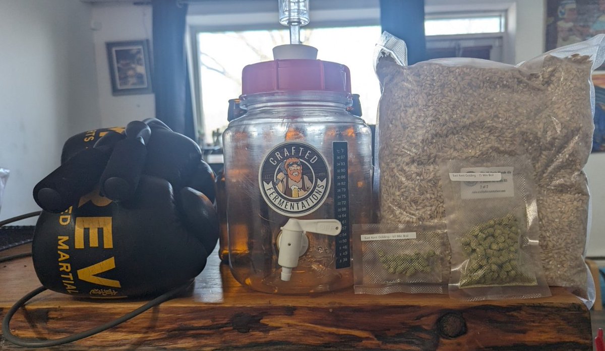 CFermentations's tweet photo. Back to work!
Boxing &amp; Brewing I think they go together !
While you mash perfect time to squeeze in a workout,  define that beer gut :)
What are you crafting?

https://t.co/vOJbC1zImk https://t.co/hwy0EcAYQW