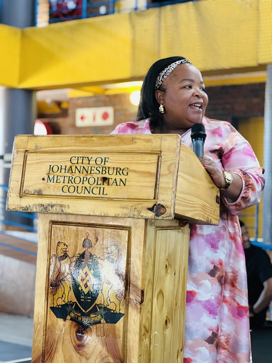 Eunice_Mgcina's tweet photo. Myself and fellow MMC’s responding to the concerns raised by our residents.
#IDPsessions #RegionD #JobuburgIDP2024 https://t.co/FuVmuH1Bbr