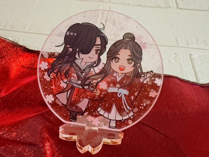 新しい花怜アクスタできた桜と銀箔が入った薄ピンクのアクリルに着物だけ透けるよう印刷したので色んな柄のお揃いになれるよ花怜 