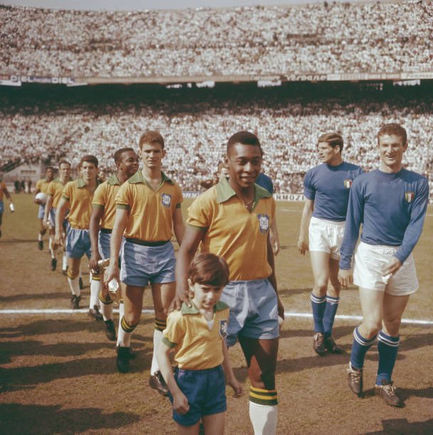 البرازيل و إيطاليا عام 1964.
