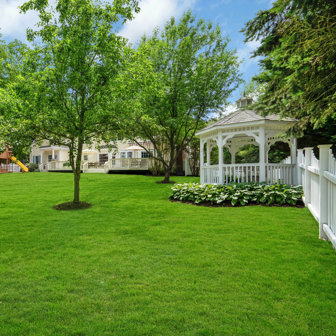 Come experience this magical property and fall in love.

#ReginaRogersTeam #LuxuryElliman #LongIslandHomesAndEstates #LongIsland #LocustValley #DreamHome #Backyard #StorybookBackyard