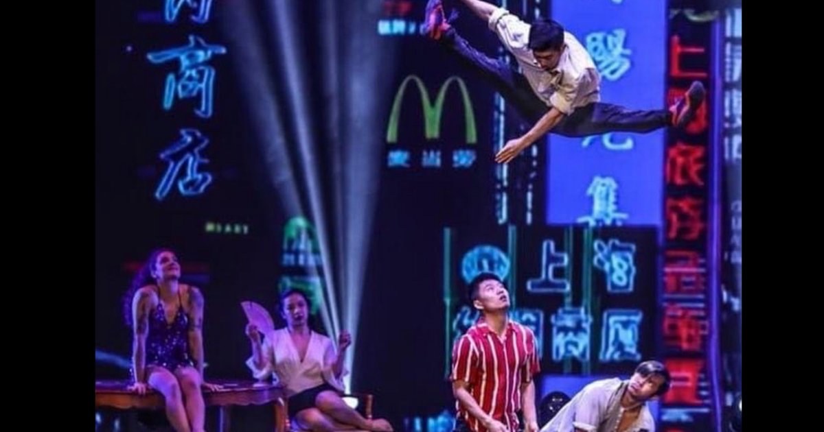 stonecastlebrns's tweet photo. At the Shanghai Circus in Branson, MO, the acrobats are so flexible that they make rubber bands look stiff! Even the jugglers are so good that they could keep my finances in the air longer than I can! 2 tickets + 1 night in the castle = $145. Call 417-335-4700 https://t.co/EmRA0CxORk