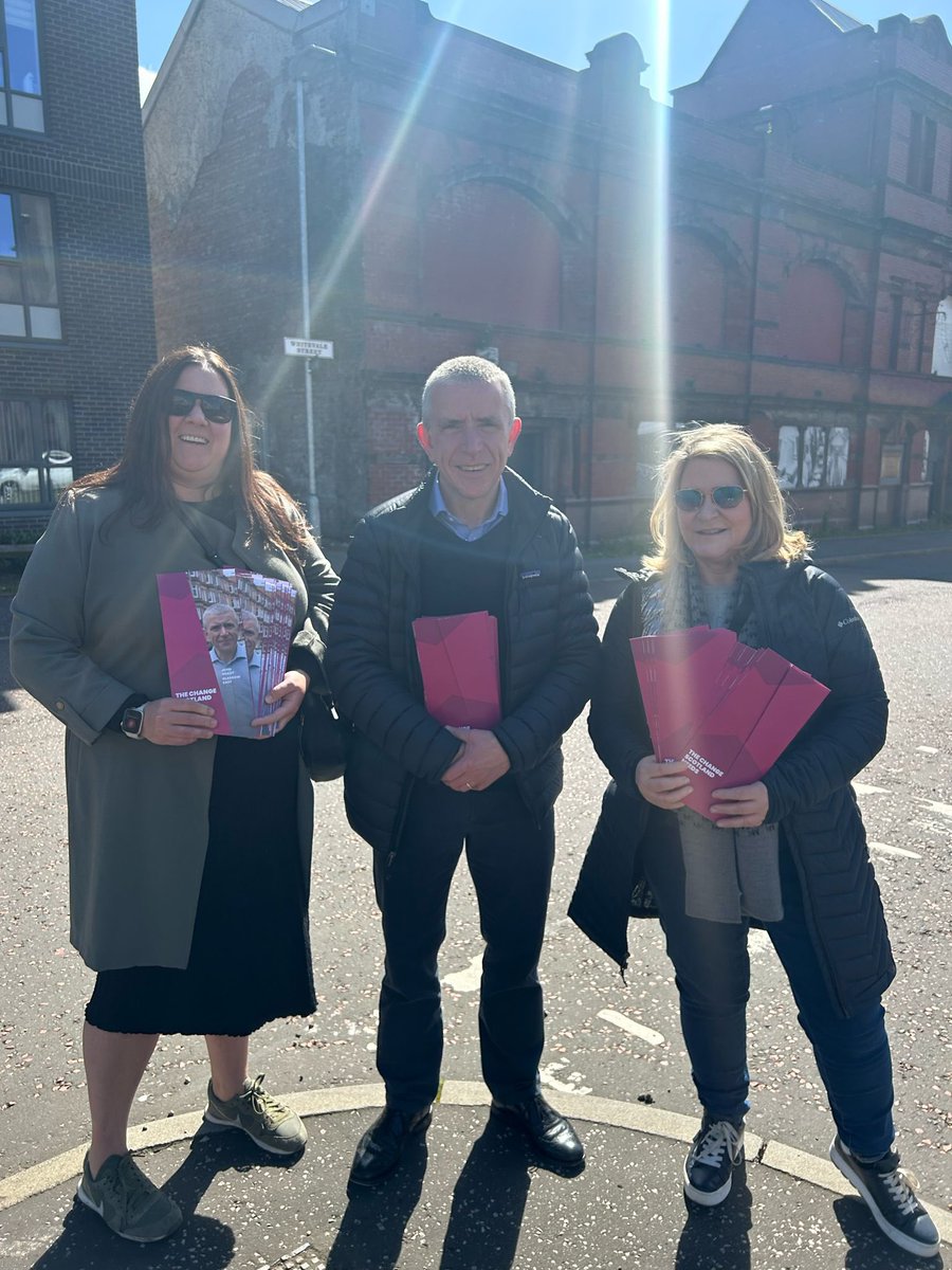 In contrast to yesterday it was Sunny and warm in Glasgow East End. Good chat with voters with @johnadgrady and @JillyPidgeon #roasting😃