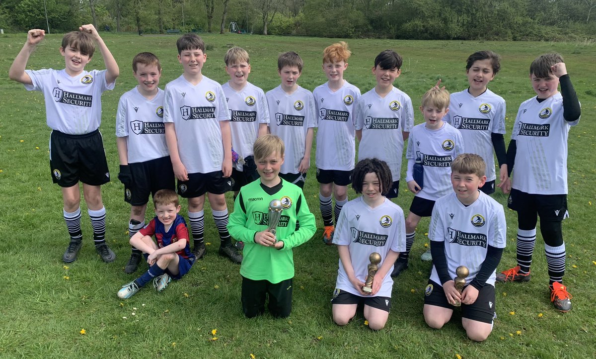Great team performance from front to back by the U11s Whites today 👏 MoM awards were shared between Alex, who made some great saves, Jack, who finished brilliantly, and Levi, who scored a worldie 🚀 But all 13 boys superb ⚫️⚪️