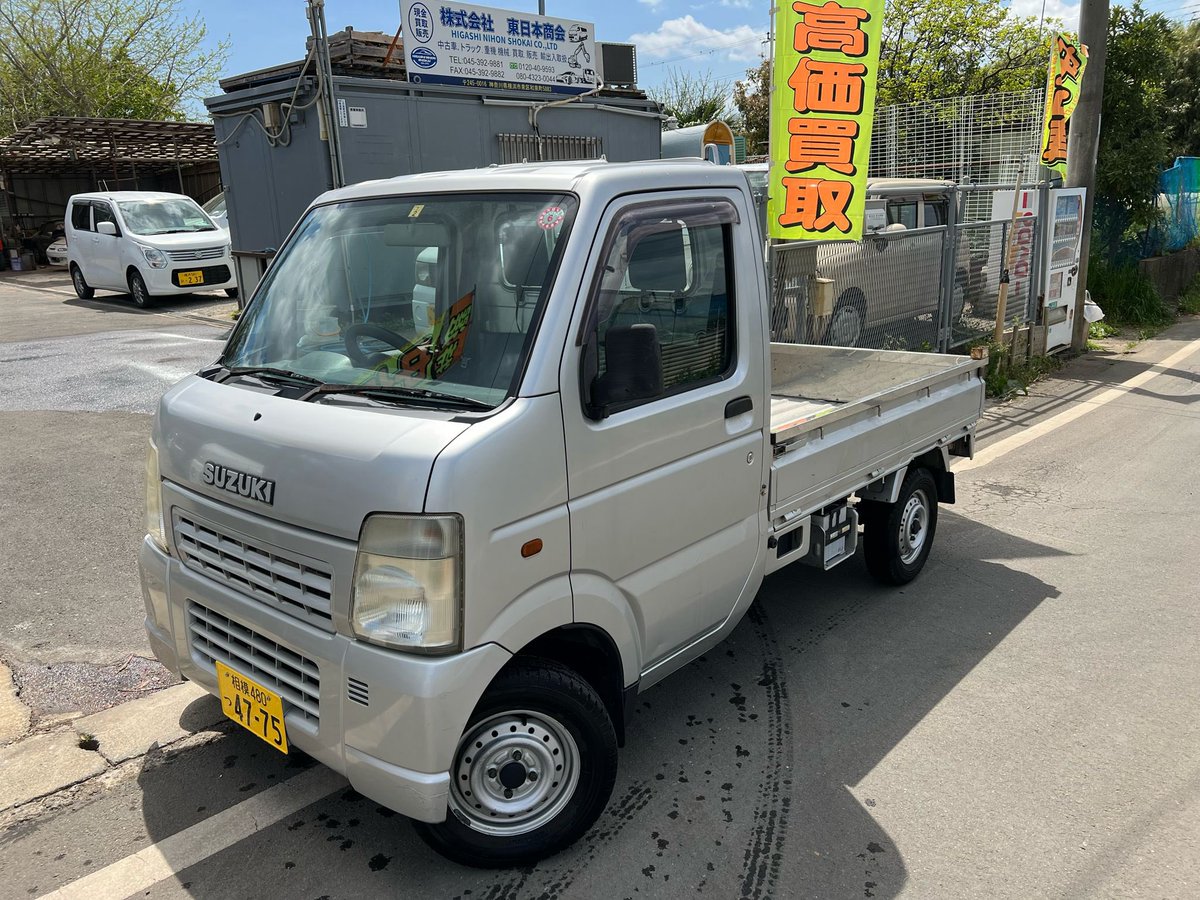 Xamnote01's tweet photo. スズキ　キャリイトラック
平成17年
DA63T
車検 R07/02
走行　76250km
ミッション　5MT
エアコン
パワーステアリング
年式相当に多少の傷はありますが、それ以外は内装、外装ともきれいで、エンジンも良好です！
325,000円
#車売ります #売ります https://t.co/phxt8WkQ61