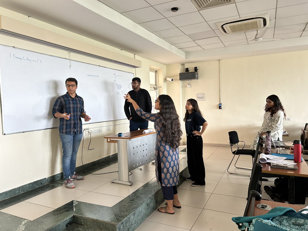 A day well spent at @ShivNadarUniv with students from the @irgssnioe where our Gaming Lab conducted a day-long simulation exercise on AI global governance. 5 teams (🇮🇳🇺🇸🇬🇧🇨🇳🇪🇺) negotiated draft guidelines for AI risk reduction. Grateful to @rakeshnms for delivering a lecture on