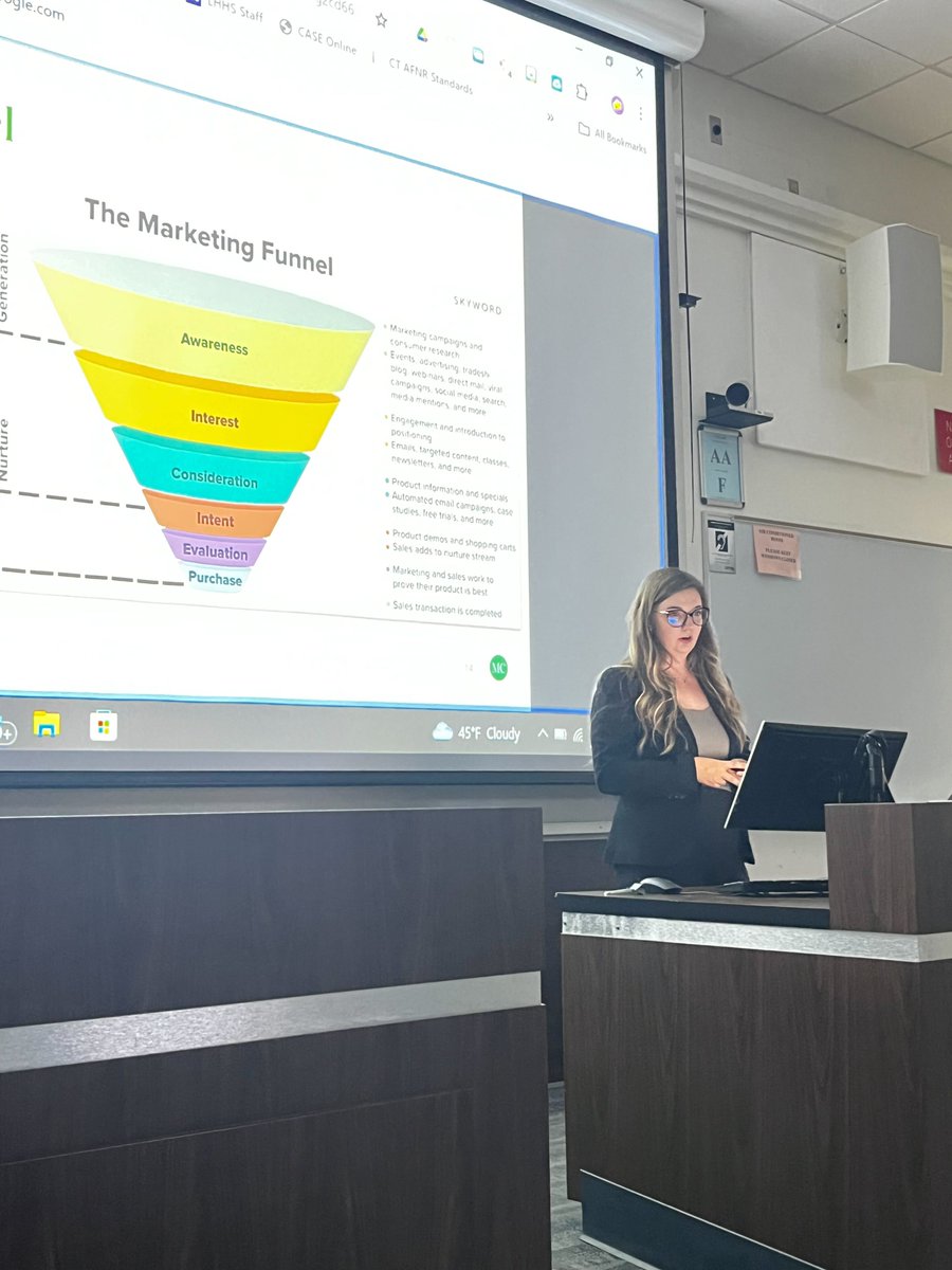 mirandacreative's tweet image. Great time at the Finding Your Market Seminar hosted by CT Farm Bureau Young Farmers Committee! Our digital team were honored guest speakers, sharing insights on effective strategies for CT's young farmers. Inspiring turnout—thanks to all who joined! #MirandaCreative #MakeItHere