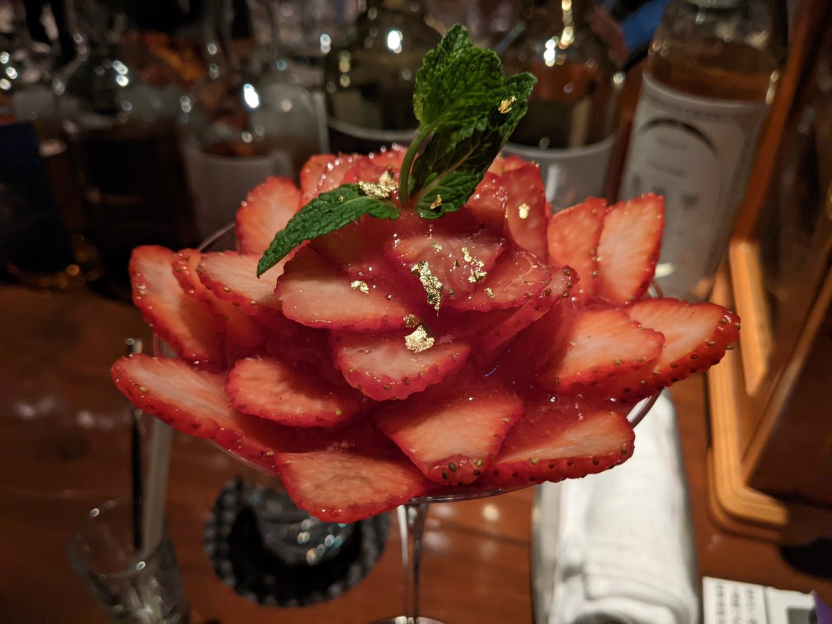 カクテルなんやけど 前祝いです✨🍓🍸✨