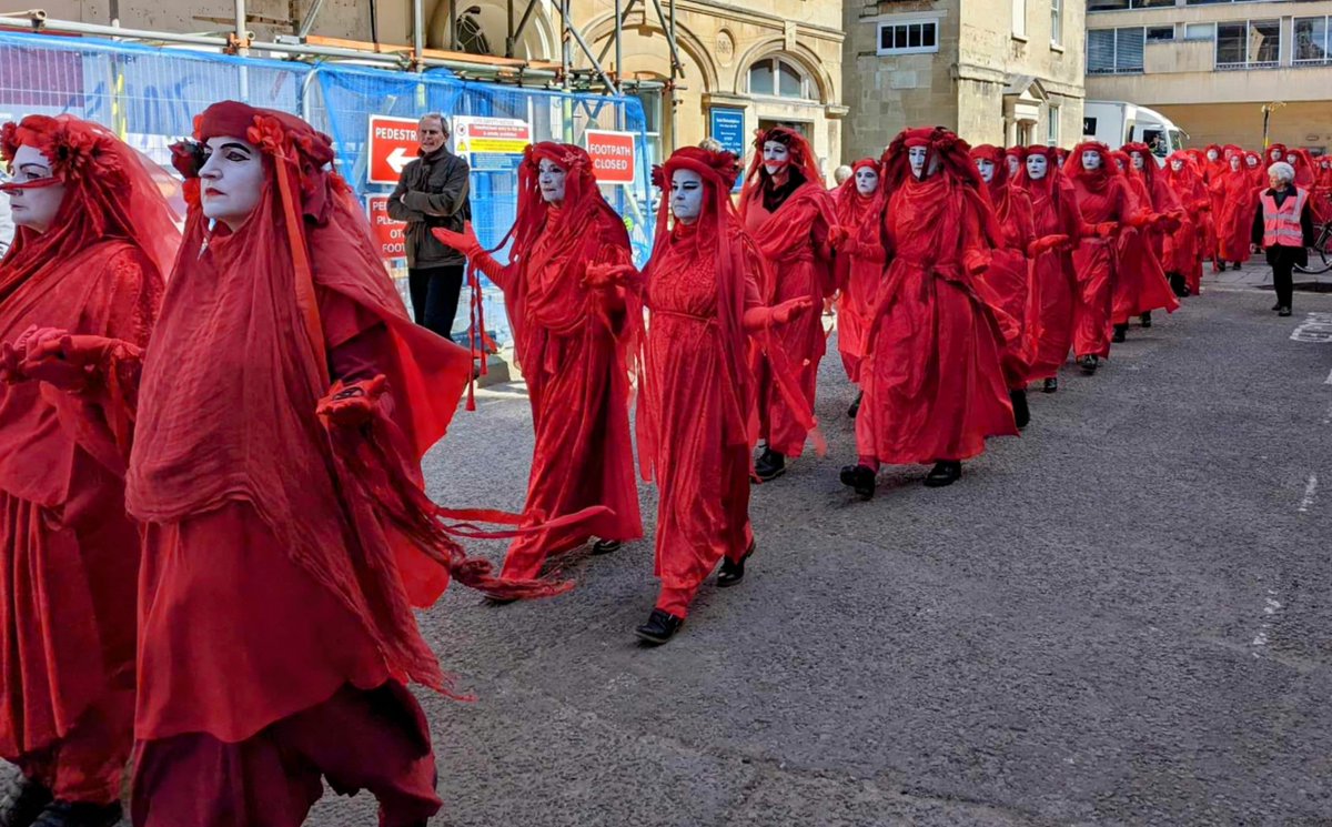 #RedRebels on the Funeral For Nature in #Bath this afternoon.Across the UK species studied have declined on average by 19% since 1970. #extinctionrebellion #Biodiversity #FuneralForNature