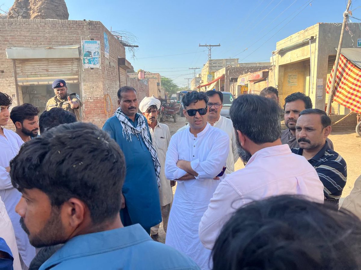 وزیر اعلیٰ پنجاب @MaryamNSharif کی ہدایت پر ڈپٹی کمشنر اوکاڑہ کا 30/1AL گاؤں کا دورہ اور مسئلہ کے جلد از جلد حل کی یقین دہائی کرائی۔