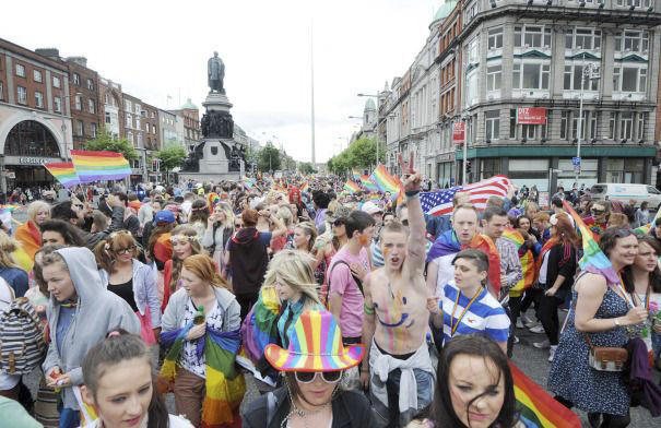アイルランドは、活気ある #LGBTIQ コミュニティを尊重し、多様性を受け入れる社会の実現に努めています。 2015年5月、同性婚を認める憲法改正の是非を問う国民投票において、議会の全政党が支持を表明し、62%以上の有権者が賛成票を投じました。
