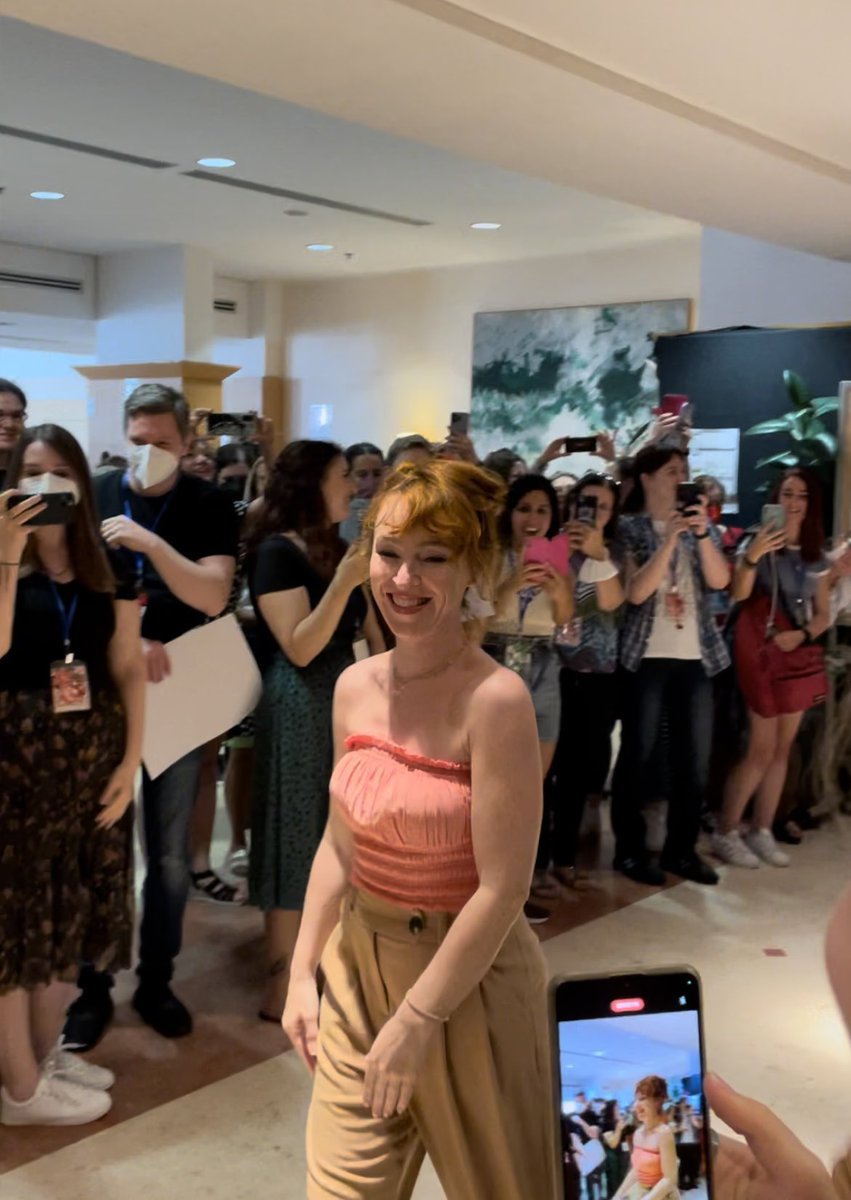 happy birthday to this amazing woman <a href="/RuthieConnell/">Ruth Connell ♛</a> i love youuu 💗