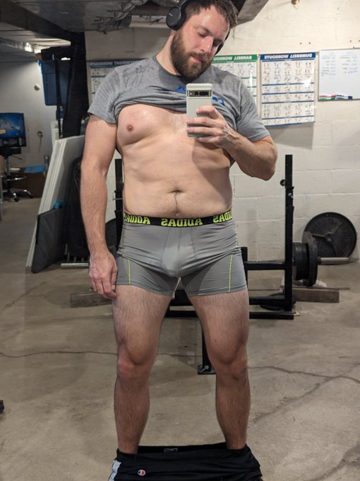 Quads pumped after rowing https://t.co/GzGcOirH53<a href="/tag/fatcockfriday"class="tags"><span>#fatcockfriday</span></a>