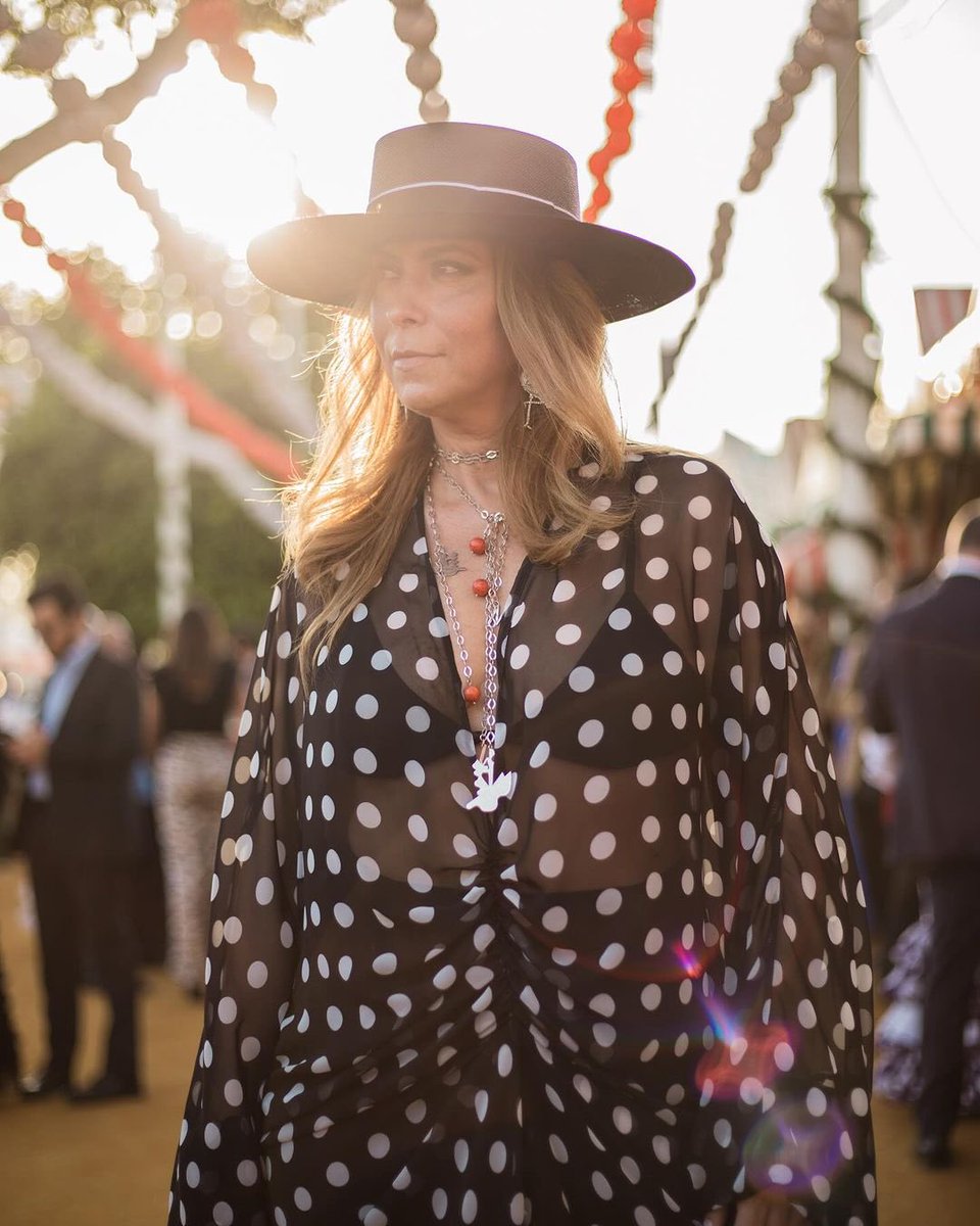 “Madame Olé” en el Real de la feria de Sevilla. 

Photo: @estela.camachoph 

#modaflamenca #feriadeabril