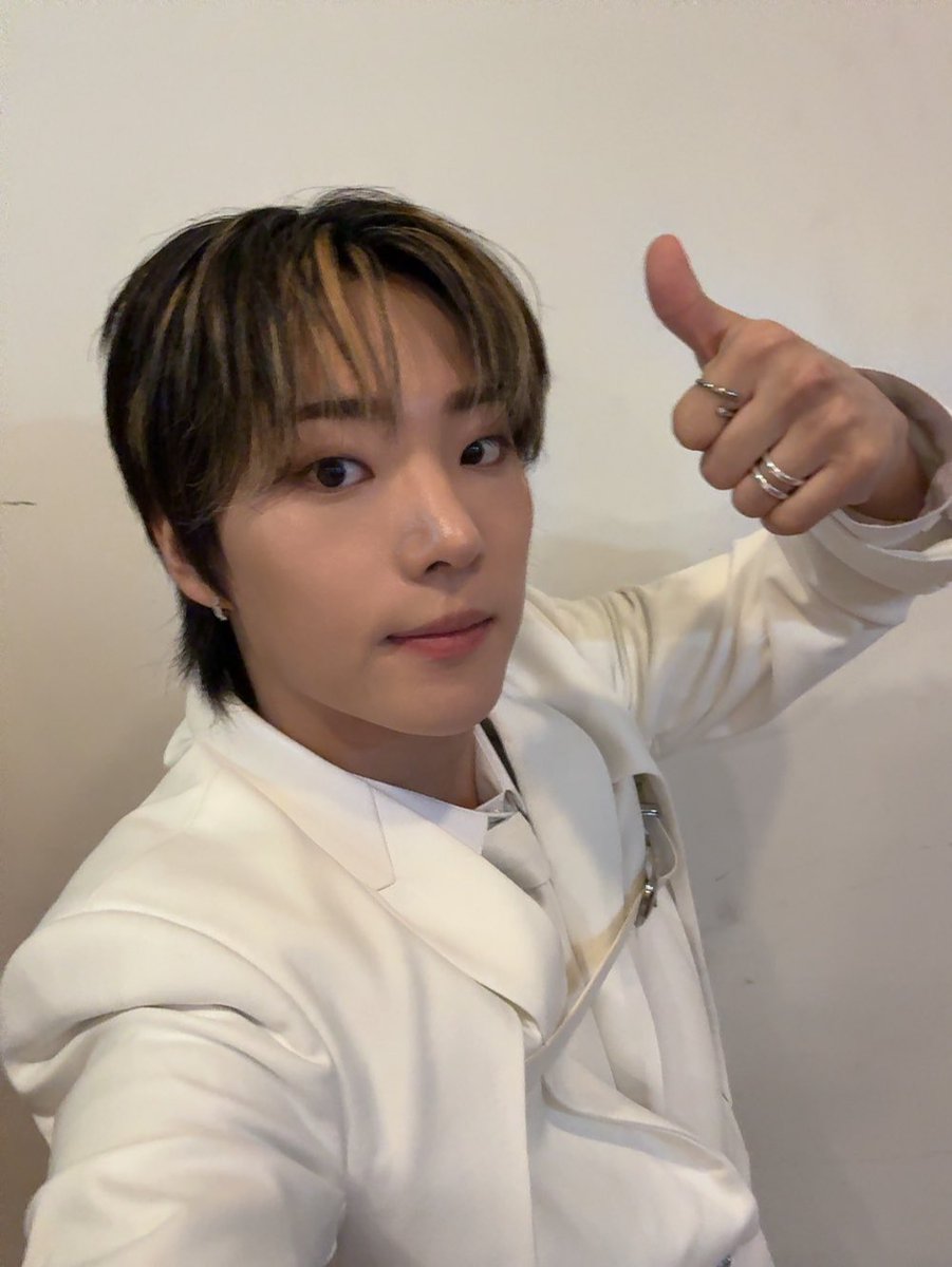 ONF_members's tweet photo. [#이션] 오늘도 고마워🧡🧡 https://t.co/KHwO25Fd2E