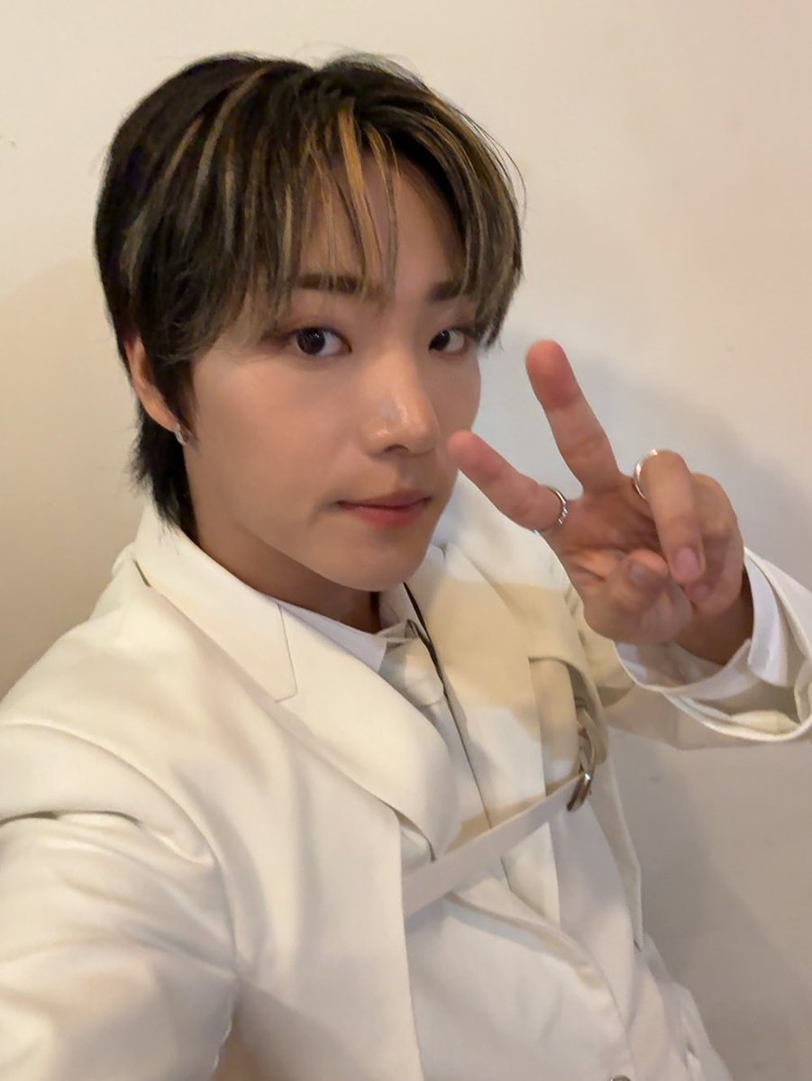 ONF_members's tweet photo. [#이션] 오늘도 고마워🧡🧡 https://t.co/KHwO25Fd2E