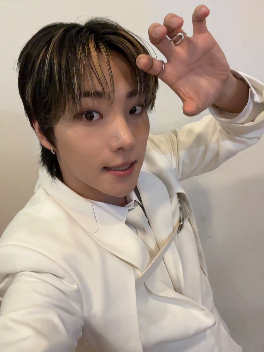 ONF_members's tweet photo. [#이션] 오늘도 고마워🧡🧡 https://t.co/KHwO25Fd2E