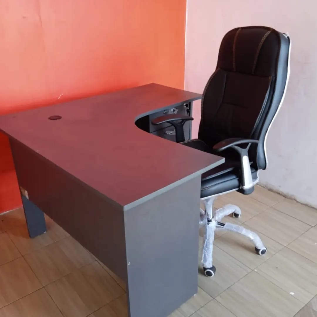 This desk fits all types of cribs, either bedsitter, office or two bedroom. Hii ukibuy na uweke lapii while doing 1,2 then umetosheka L-shaped desk +Executive Leather chair Kshs 17,500 Call/WhatsApp 0703925459 Kairo, Uhuru Kenyatta/CDF Ogolla/Happy 4 20/Njeri maina Gacheri