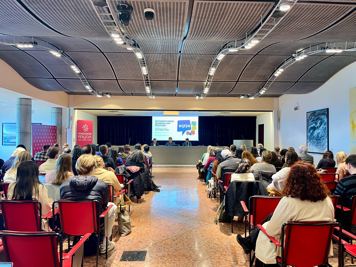 Incredible turnout at @pulitzercenter's @Rainforest_RIN session at #ijf24! Grateful to all the journalists who joined @gufalei, @bermudezlievano, @josianekouagheu and I – go to @journalismfest to learn about our collaborative rainforest investigations ⬇️