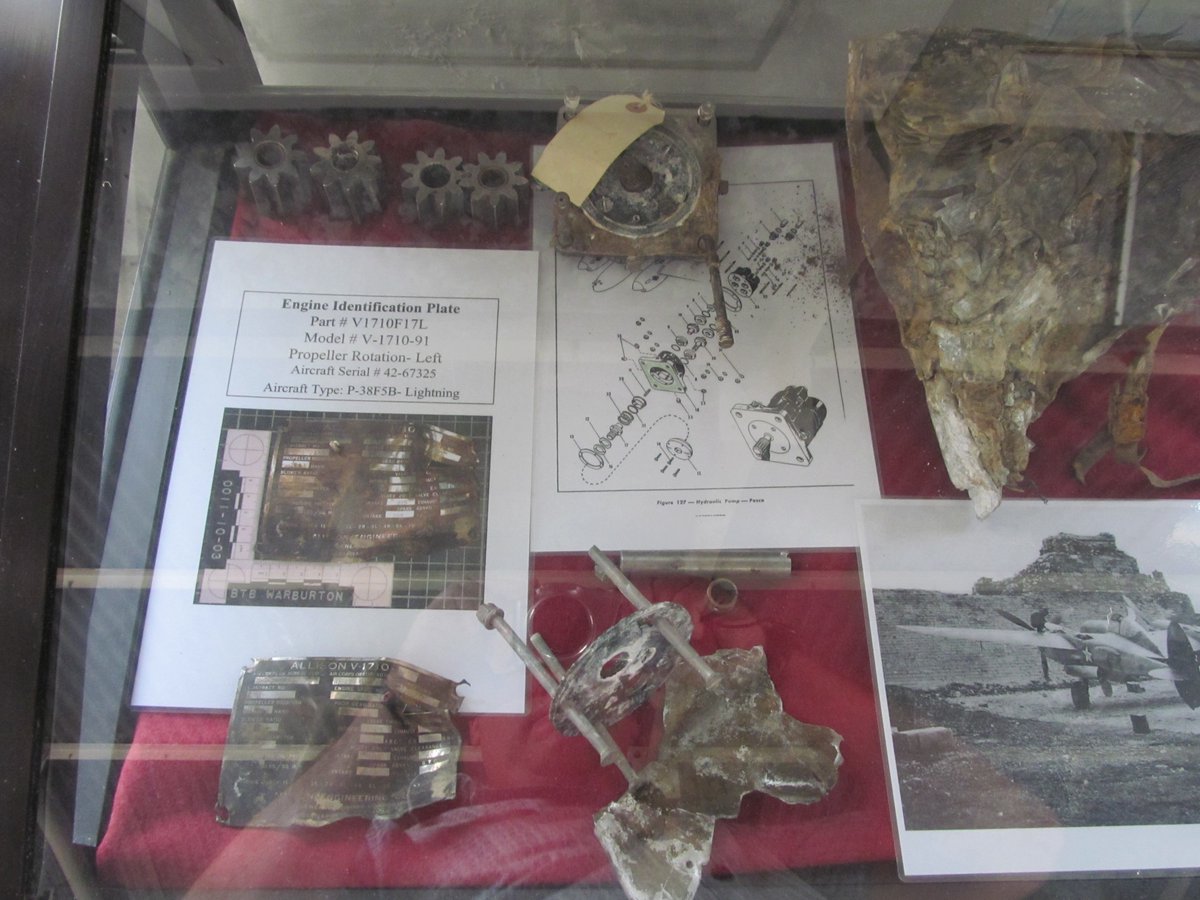 Parts from Warburton's Lightning recovered at the crash site displayed at the Malta Aviation Museum 🇲🇹
A piece of his flying boot, recovered aircraft wreckage and the Union Flag that was draped across his coffin during his funeral
#LestWeForget