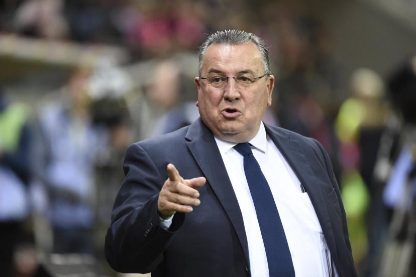 Paristeamfr's tweet photo. Jean-Pierre Caillot, président du Stade de Reims sur le report de match du PSG... 

"Il y a une réalité. On dit en boucle depuis des années que l'on veut exister sur la scène européenne, que l'on a besoin d'un bon indice UEFA et lorsque l'on est confronté à la situation, je pense qu'il ne faut pas regarder son intérêt personnel. Pour l'intérêt général du foot, son écosystème, aux clubs de s’adapter.

"Arrêter vous tout de suite, cela n'a rien n'a voir avec les négociations des droits TV et la volonté de faire plaisir au président du PSG Nasser Al-Khelaïfi, c'est juste une volonté collective. C'est peut-être nouveau aujourd'hui car cela n'a pas toujours été le cas où par le passé certains présidents avaient tendance à tirer la couverture à eux"

#TeamPSG (@RMCsport)