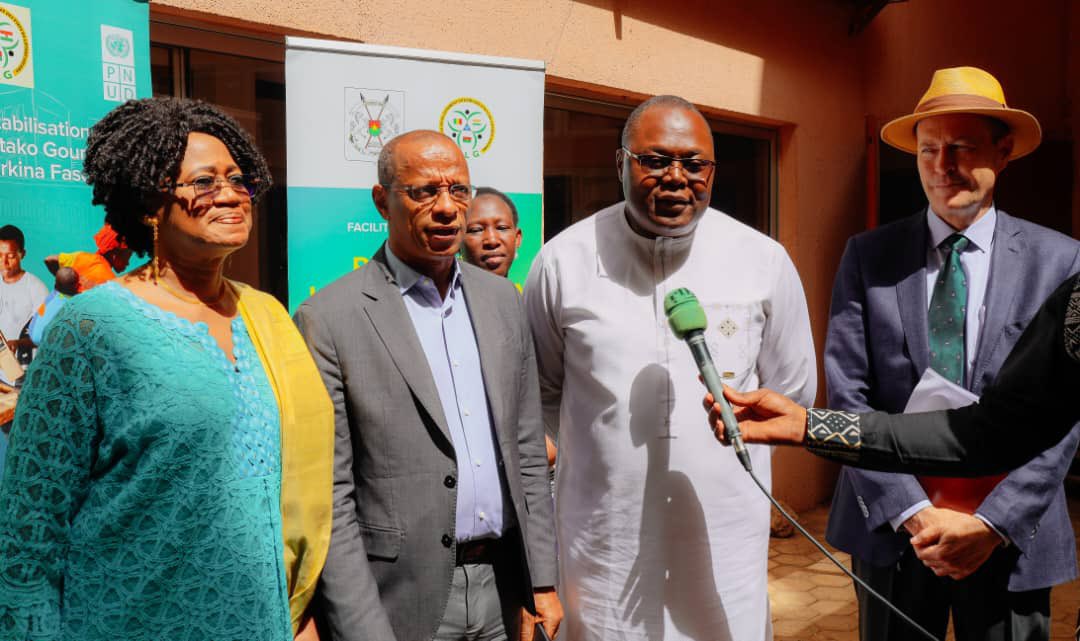 La stabilisation reste un enjeu favorisant le retour de l’état et des personnes déplacées, le renforcement de la sécurité communautaire, cohésion sociale et relance économique locale. 
-CoPil <a href="/RsfBurkina/">Stabilisation BFA</a> avec le Gouv 🇧🇫, les Amb. Alemagne et Pays Bas <a href="/LoeffenEsther/">NL Ambassador to Burkina Faso</a> et <a href="/LiptakoG/">Autorité du Liptako-Gourma</a>.