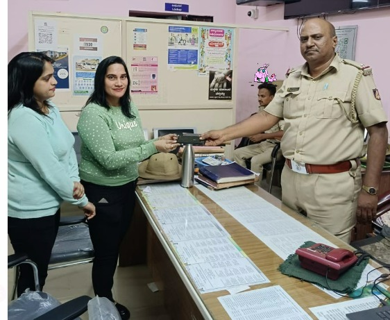 Today, lost device has been recovered using CEIR portal and restored it to rightful owner!

#RRNagarPS #CeirPortal

@CPBlr @BlrCityPolice @DCPWestBCP @ACPBypuraBCP