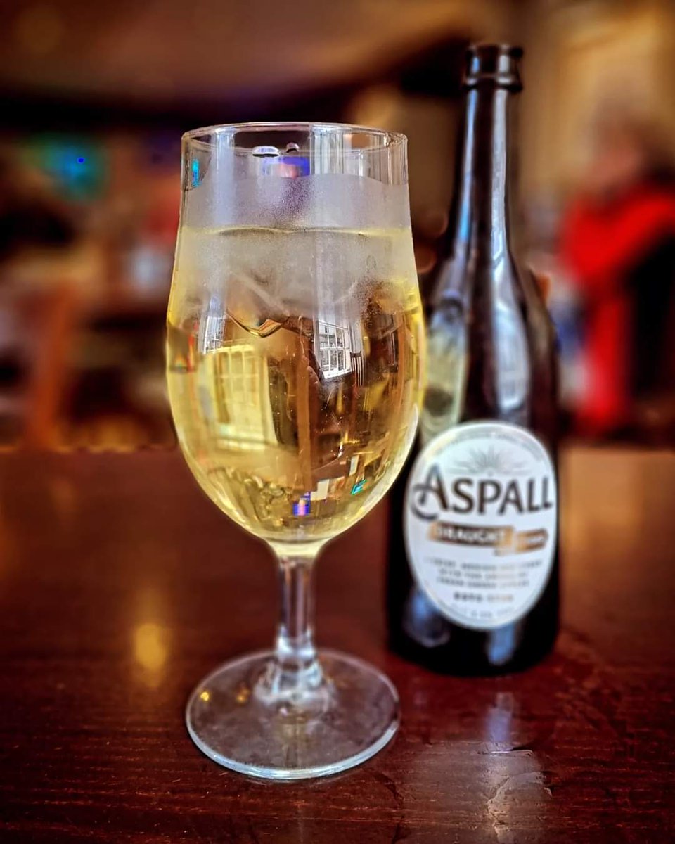 Sunny day .. cooling down with an ice-cold drop of cider @Aspall