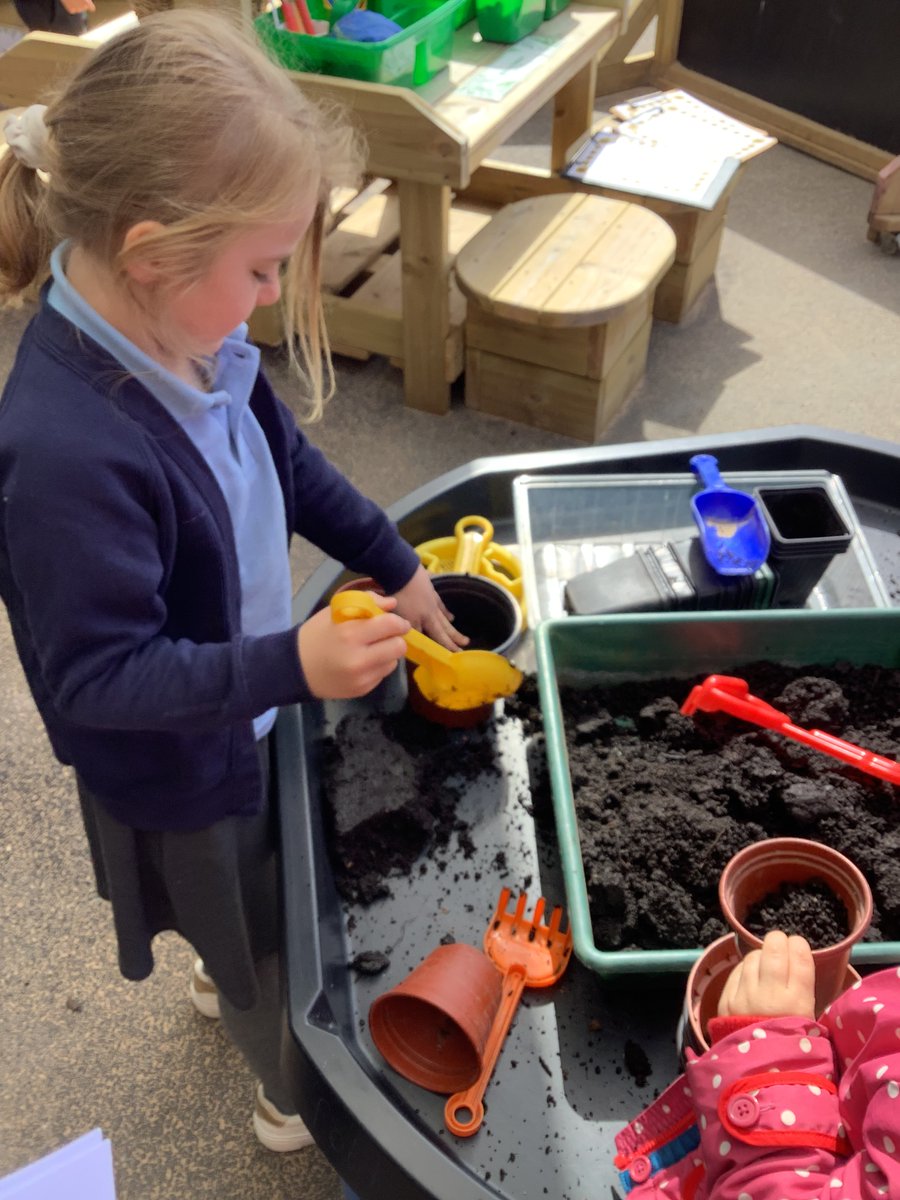 In our Rainbow Challenges this week the children have been recreating complex farm patterns, excavating frozen petals and plants, writing captions and planting seeds!