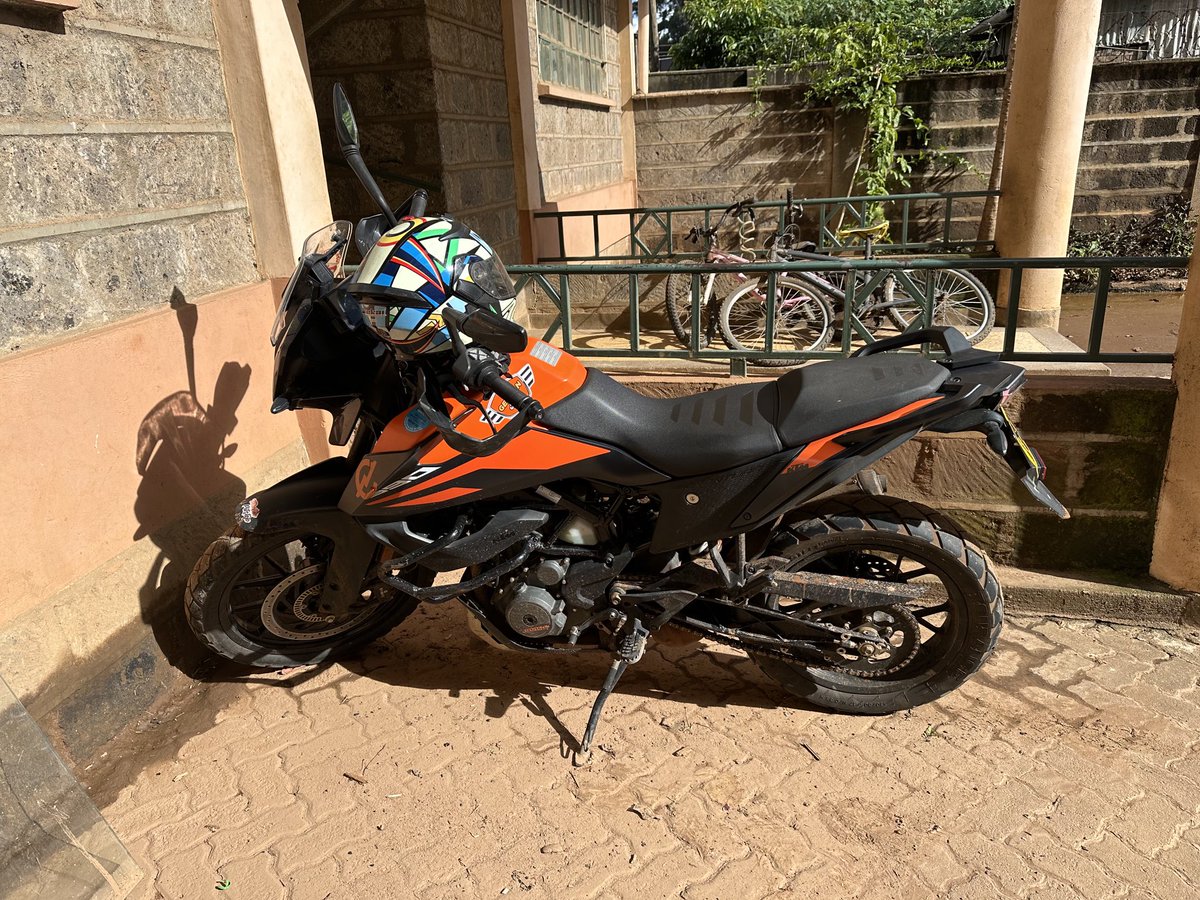 Couldn’t wait to be home and tweet this!
Ktm are the best bikes Naivasha to Nairobi 15:49 arrival 16:11
The event was a good one the food good but Ktm’s all the way 
😂😂😂😂
#MakeLifeARide today!

#R1300GS_Ke cc ⁦@AbdiZeila⁩ ⁦@rex_maina⁩ ⁦@BirdbikersKe⁩