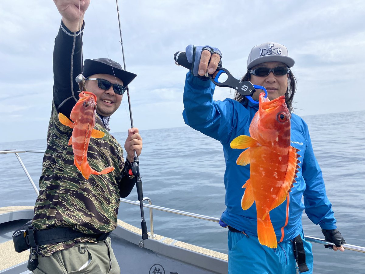 BottomKanta's tweet photo. チーム大阪湾チニングエキスパートの皆様が志摩の海域に🌊

かっっっなり厳しい中魚を引っ張り出して頂きました🙏💦

朝の魚は何処へやら…。

次回は今日釣り損ねた分を他魚種爆釣でお返しさせて頂きます✨

またお待ちしております✨ https://t.co/rMPAKwqizK
