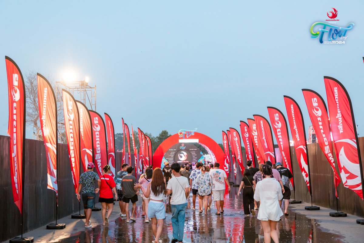FLOWDAYFEST's tweet photo. 📢  สนุกขนาดไหนดูกันเอาเอง! คึกคักไม่แพ้เมื่อวาน สาดมันส์สนั่นตั้งแต่หน้างานถึงหน้าเวที

🔗 ดูรูปความคึกคักเพิ่มเติมได้ที่ : https://t.co/YkEpdbkLjm

#FLOWDAY2024
#วันไหล2024
#วันไหลพัทยา
#RSMultiX https://t.co/YR4QzxIh0H