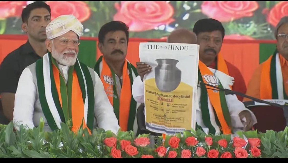 Sowmyareddyr's tweet image. #BJPChombuSarkara ಅಂತ ದೊಡ್ಡ ಗೌಡ್ರಿಗೂ ಸಹ ಗೊತ್ತಿದೆ. Thanks sir, the people of our state for your subtle message.  😅 🙏🏻 #AnswerMadiModi