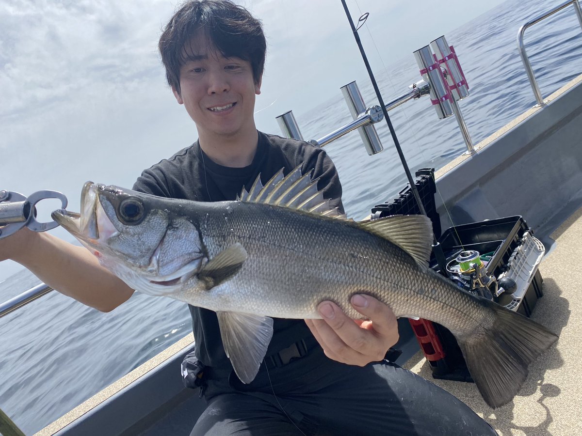 BottomKanta's tweet photo. 朝便は波無しの凪ヒラで渋い渋いと言いつつも。

終わってみれば🌊

バイトも多数で7キャッチ👏

人生初ヒラスズキもお見事でした💯

また次回釣行も楽しみにお待ちしております🎶 https://t.co/yOj9weRgFt