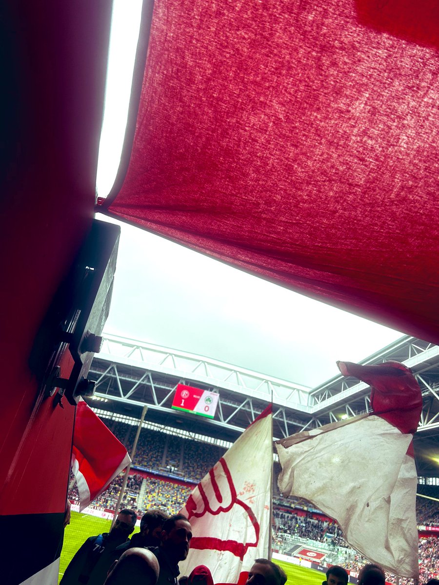 Liebe ist rot und Engel sind weiß wie Fortuna Düsseldorf.. Three huge points! #F95