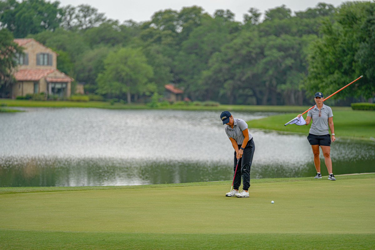 Last round at the Big 12 Championship 💪 📊 results.golfstat.com/public/leaderb…